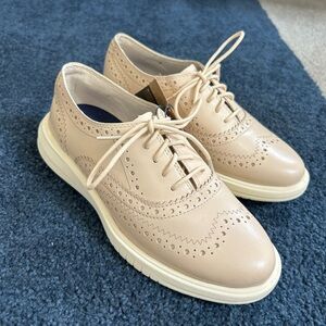 Brand NEW Cole Hann loafers, Size 5B